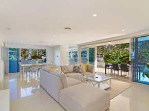 Neilson on the Park Unit 1 - 3 bedroom with large outdoor patio, easy walk to everything, Coolangatta